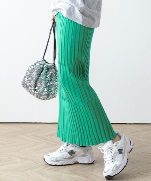 AMELY（エミリー）の「リブニットタイトスカート（スカート・レディース・ブラック/ブルー/ベージュ/オレンジ/ピンク/ライム/グリーン/ライトグリーン系/ブルー系その他/ブラウン系その他/グレー系その他/グリーン系その他/パープル系その他/ベージュ系その他/ブラック系その他・フリー）」の16枚目の写真