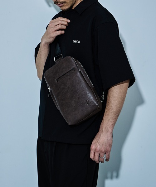 セール】D.KELLY フェイクレザーオープンポケットボディバッグ メンズ