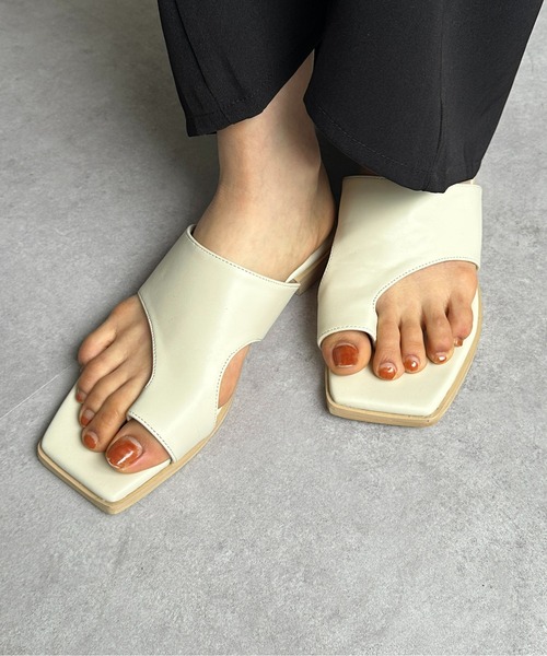 Thevon（ゼボン）の「スクエアトングサンダル（サンダル・レディース・ブラウン/ブラック/アイボリー・M/S/L）」の5枚目の写真