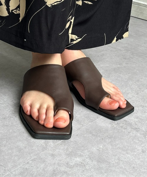 Thevon（ゼボン）の「スクエアトングサンダル（サンダル・レディース・ブラウン/ブラック/アイボリー・M/S/L）」の18枚目の写真