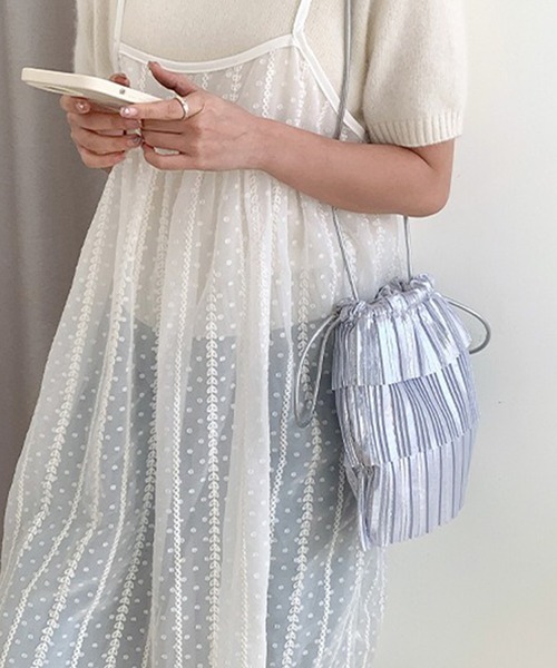 leune(ルネ)の「シャイニープリーツフリルショルダーバッグ/メタリック巾着バッグ(ショルダーバッグ・レディース・ピンク/シルバー/ブラック・FREE)」の10枚目の写真