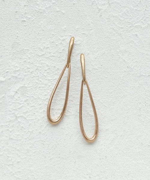 GOLDY(ゴールディ)の「クロッシング オーバル ピアス(ピアス(両耳用)・レディース・ゴールド/シルバー系その他/ゴールド系その他/シルバー・FREE)」の6枚目の写真