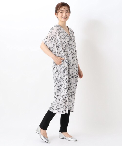 one'sterrace(ワンズテラス)の「メガネ 半袖前開きワンピース(ワンピース・レディース・ブラック系8/アイボリー系8・00)」の5枚目の写真