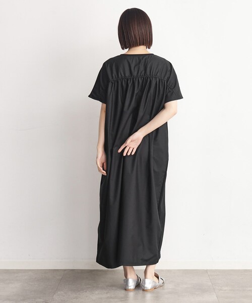 THE SHOP TK （ザ ショップ ティーケー ）の「◆バックギャザー切り替えワンピース【洗える】（ワンピース・レディース・ナチュラル/ブルー/ブラック・12/13）」の8枚目の写真