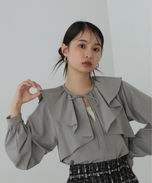 N.（N. Natural Beauty Basic）（エヌエヌナチュラルビューティーベーシック）の「◆ケープリボン長袖ブラウス（シャツ/ブラウス・レディース・ホワイト/グレー/イエロー・MEDIUM）」の3枚目の写真