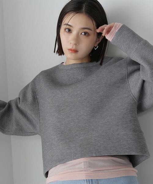 NATURAL BEAUTY BASIC(ナチュラルビューティーベーシック)の「◇【Oggi掲載】ダンボールシリーズ クロップドフォルムプルオーバー(スウェット・レディース・オフホワイト/チャコールグレー/グレー・FREE)」の4枚目の写真