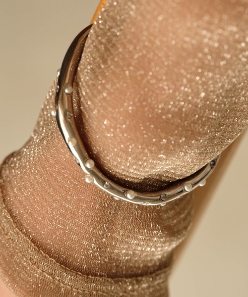 ANOH(アノー)の「パールビジューバングル(バングル/リストバンド・レディース・シルバー/ゴールド・FREE)」の8枚目の写真
