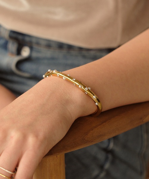 ANOH(アノー)の「パールビジューバングル(バングル/リストバンド・レディース・シルバー/ゴールド・FREE)」の9枚目の写真