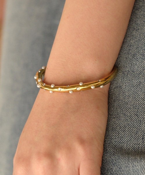 ANOH(アノー)の「パールビジューバングル(バングル/リストバンド・レディース・シルバー/ゴールド・FREE)」の11枚目の写真