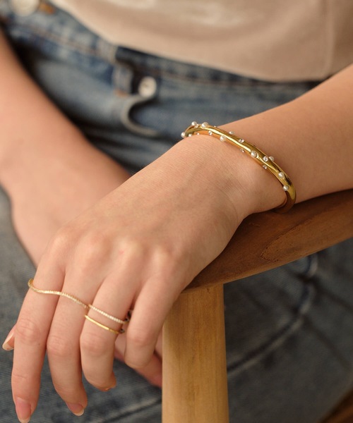 ANOH(アノー)の「パールビジューバングル(バングル/リストバンド・レディース・シルバー/ゴールド・FREE)」の12枚目の写真