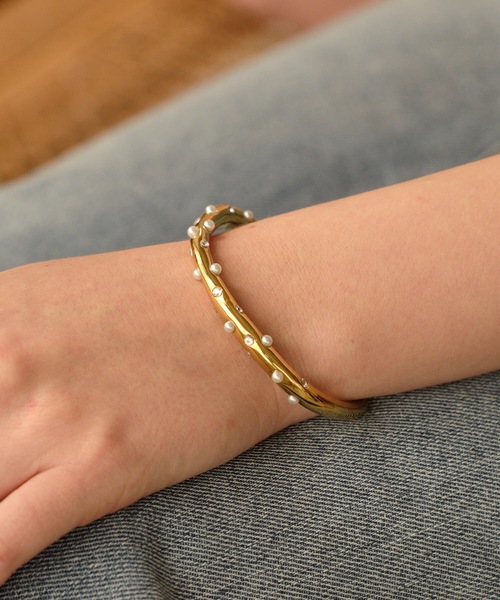 ANOH(アノー)の「パールビジューバングル(バングル/リストバンド・レディース・シルバー/ゴールド・FREE)」の13枚目の写真