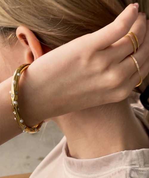 ANOH(アノー)の「パールビジューバングル(バングル/リストバンド・レディース・シルバー/ゴールド・FREE)」の15枚目の写真