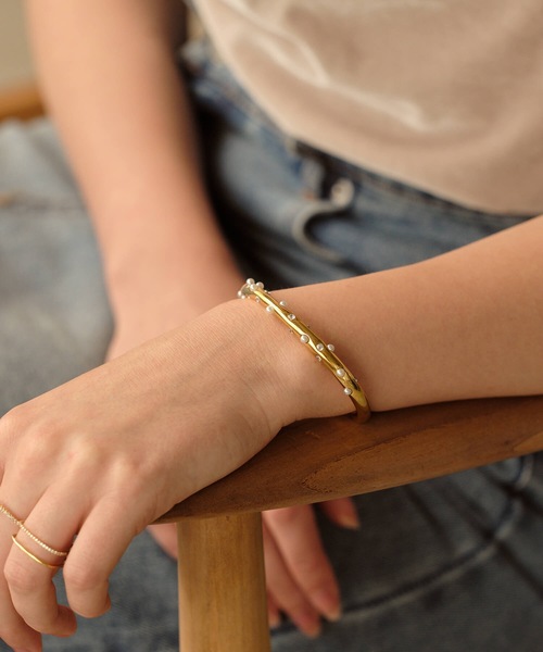 ANOH(アノー)の「パールビジューバングル(バングル/リストバンド・レディース・シルバー/ゴールド・FREE)」の21枚目の写真