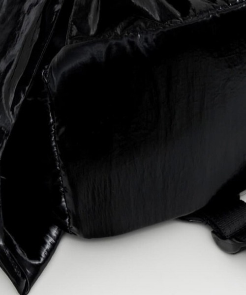 IUGAMAKARAS（イウガマカラス）の「韓国ブランド IUGAMAKARAS イウガマカラス Knotted Backpack v2 ナイロンバッグ バッグパック リュック ナイロンリュック メタリックリュック 大容量バッグ カバン 韓国ファッション 韓国ストリート ストリートファッション（バックパック/リュック・メンズ・ブラック/シルバー・ONE SIZE）」の16枚目の写真
