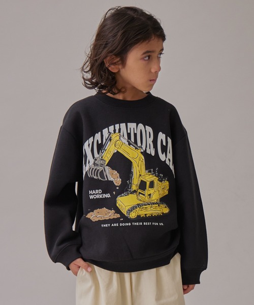 PAIRMANON STREET（ペアマノンストリート）の「【PAIRMANON STREET】裏起毛 ロゴプリント オーバーサイズ スウェット トレーナー（スウェット・キッズ・レッド系その他/ブラック系その他4/ベージュ系その他/ベージュ系その他2/ブラウン/グレー系その他/ブラック系その他2/ピンク系その他/ブラック系その他/レッド系その他2/ブラック系その他3/ブラック系その他5/オレンジ系その他/グレー系その他2/グレー系その他3/グレー系その他4/グレー系その他5/オレンジ/グリーン系その他/ネイビー・100/110/120/130/140/150/160/90）」の4枚目の写真