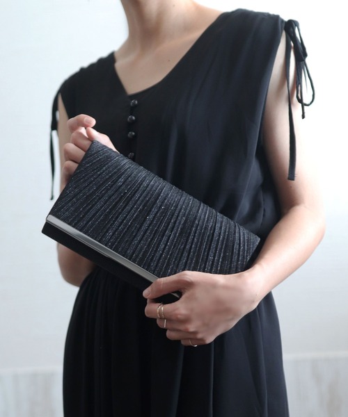 florist(フローリスト)の「【2way】シャイニーレイオケージョンクラッチバッグ(クラッチバッグ・レディース・ゴールド/ピンク/ブラック/チャコールグレー/シルバー・FREE)」の2枚目の写真