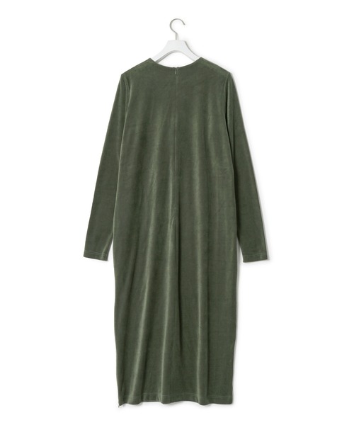 ADAM ET ROPE'(アダムエロペ)の「【ADAM ET ROPE'】ベロア BOTANICAL DYED LOOSE DRESS(ワンピース・レディース・ブラック/モスグリーン・FREE)」の4枚目の写真