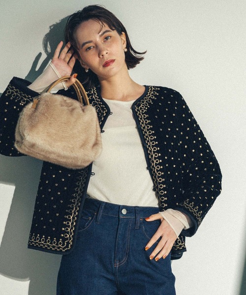 Torrazzo Donna（トラッゾドンナ）の「ベロア金刺繍ノーカラー