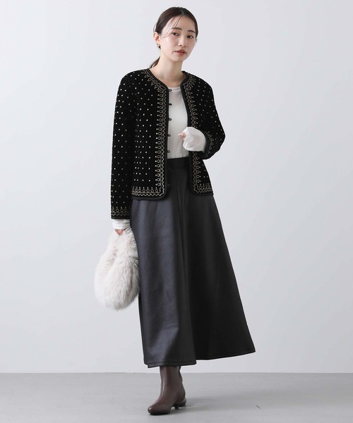 Torrazzo Donna（トラッゾドンナ）の「ベロア金刺繍ノーカラー
