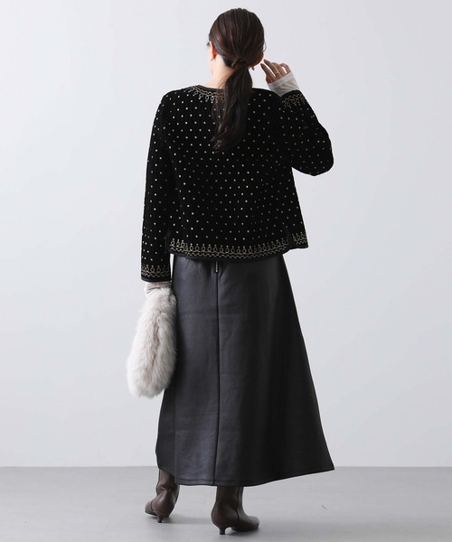 Torrazzo Donna（トラッゾドンナ）の「ベロア金刺繍ノーカラー