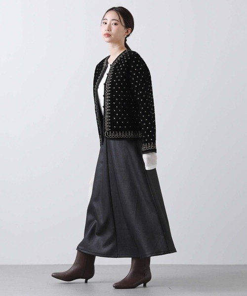 Torrazzo Donna（トラッゾドンナ）の「ベロア金刺繍ノーカラー