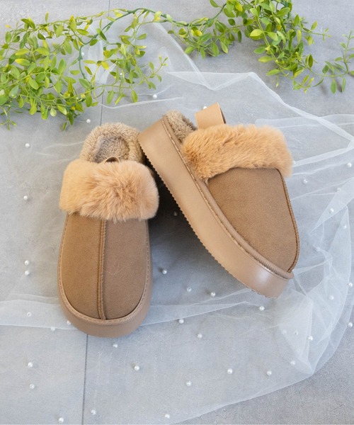 Fabby fabby（ファビィーファビィー）の「スリングバックムートンサンダル（スリッポン・レディース・キャメル/ベージュ/ブラック/グレー・MEDIUM/LARGE）」の14枚目の写真