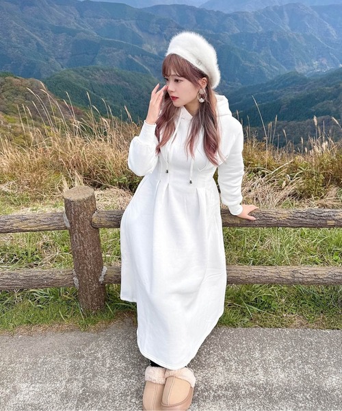 Fabby fabby（ファビィーファビィー）の「スリングバックムートンサンダル（スリッポン・レディース・キャメル/ベージュ/ブラック/グレー・MEDIUM/LARGE）」の5枚目の写真