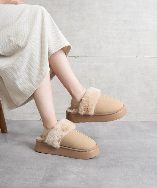 Fabby fabby（ファビィーファビィー）の「スリングバックムートンサンダル（スリッポン・レディース・キャメル/ベージュ/ブラック/グレー・MEDIUM/LARGE）」の21枚目の写真