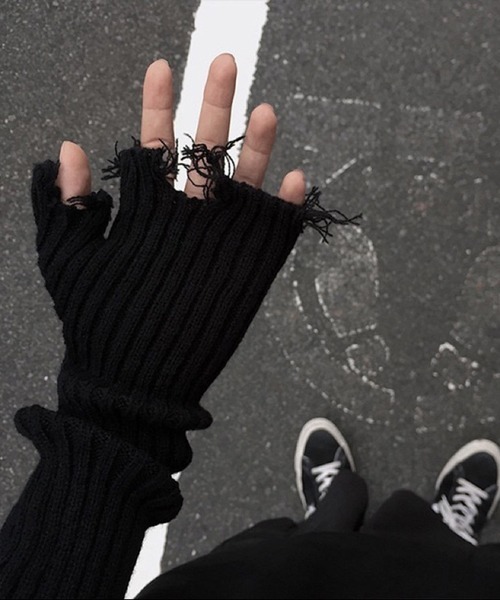 VIBGYOR Women（ヴィブジョー　ウィメン）の「【urge select】リブニット ダメージ デザイン アームウォーマー（アームカバー・レディース・グレー/アイボリー/ブラック・FREE）」の6枚目の写真