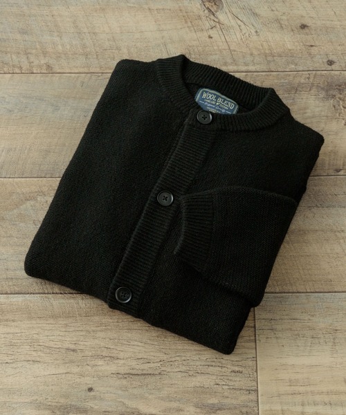 ITEMS URBANRESEARCH(アイテムズ アーバンリサーチ)の「ウール混 クルーネック ニットカーディガン(カーディガン/ボレロ・メンズ・ベージュ/ブラック/チャコールグレー・LARGE/MEDIUM)」の4枚目の写真