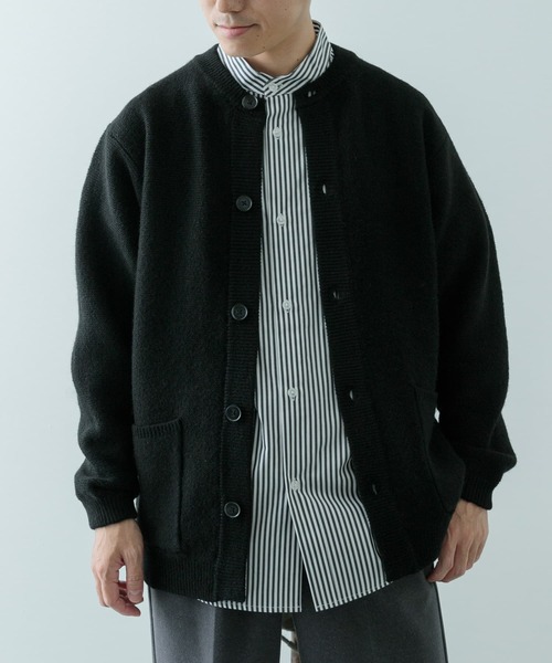 ITEMS URBANRESEARCH(アイテムズ アーバンリサーチ)の「ウール混 クルーネック ニットカーディガン(カーディガン/ボレロ・メンズ・ベージュ/ブラック/チャコールグレー・LARGE/MEDIUM)」の5枚目の写真