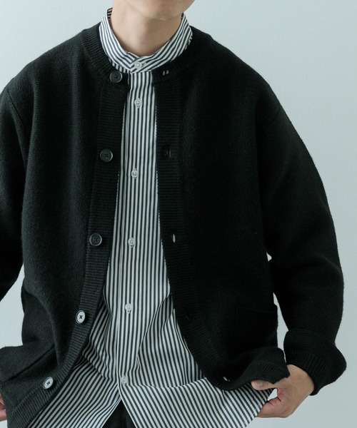 ITEMS URBANRESEARCH(アイテムズ アーバンリサーチ)の「ウール混 クルーネック ニットカーディガン(カーディガン/ボレロ・メンズ・ベージュ/ブラック/チャコールグレー・LARGE/MEDIUM)」の6枚目の写真