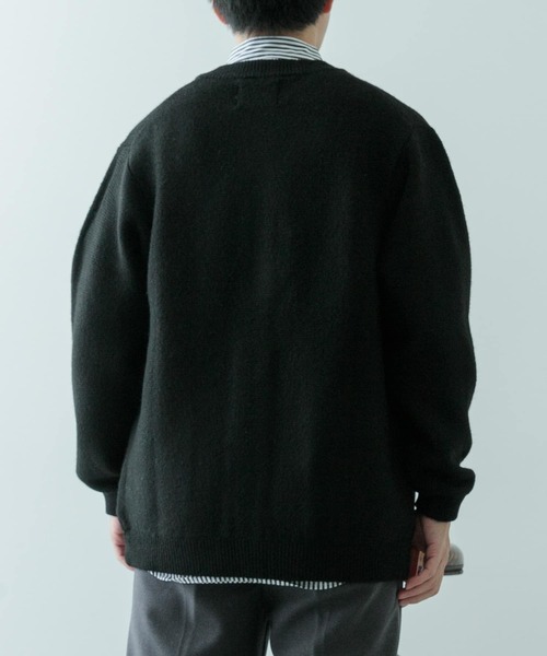 ITEMS URBANRESEARCH(アイテムズ アーバンリサーチ)の「ウール混 クルーネック ニットカーディガン(カーディガン/ボレロ・メンズ・ベージュ/ブラック/チャコールグレー・LARGE/MEDIUM)」の7枚目の写真