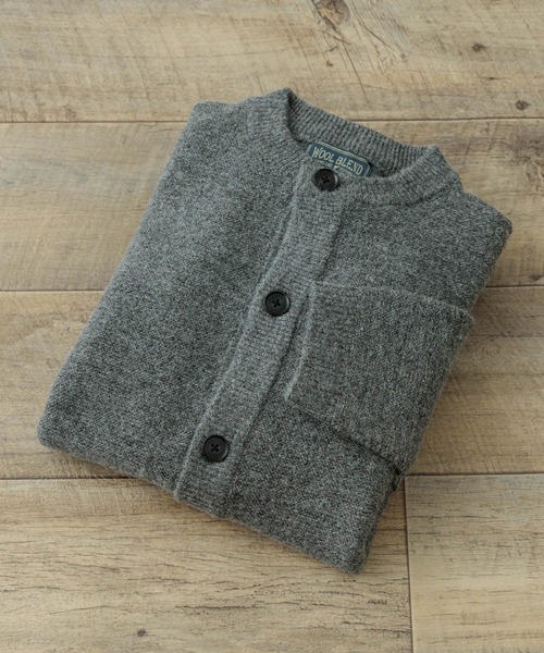 ITEMS URBANRESEARCH(アイテムズ アーバンリサーチ)の「ウール混 クルーネック ニットカーディガン(カーディガン/ボレロ・メンズ・ベージュ/ブラック/チャコールグレー・LARGE/MEDIUM)」の12枚目の写真