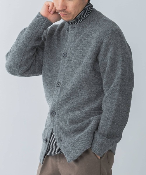 ITEMS URBANRESEARCH(アイテムズ アーバンリサーチ)の「ウール混 クルーネック ニットカーディガン(カーディガン/ボレロ・メンズ・ベージュ/ブラック/チャコールグレー・LARGE/MEDIUM)」の13枚目の写真