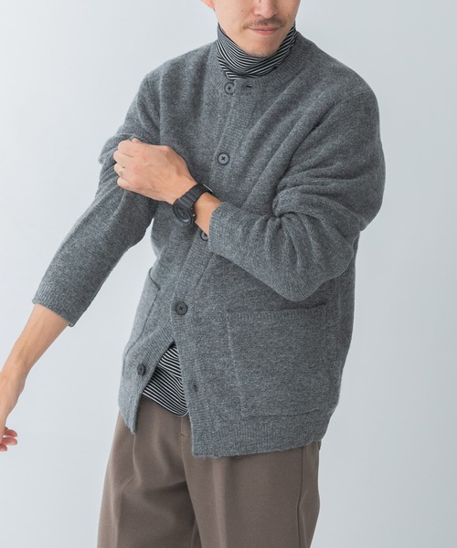 ITEMS URBANRESEARCH(アイテムズ アーバンリサーチ)の「ウール混 クルーネック ニットカーディガン(カーディガン/ボレロ・メンズ・ベージュ/ブラック/チャコールグレー・LARGE/MEDIUM)」の14枚目の写真