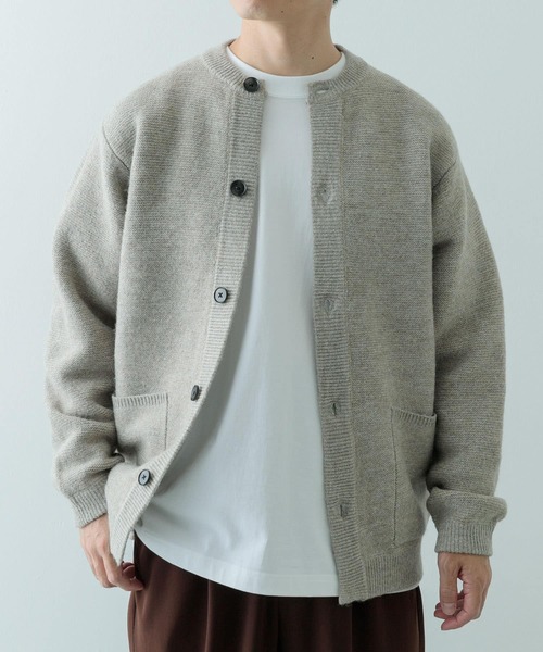 ITEMS URBANRESEARCH(アイテムズ アーバンリサーチ)の「ウール混 クルーネック ニットカーディガン(カーディガン/ボレロ・メンズ・ベージュ/ブラック/チャコールグレー・LARGE/MEDIUM)」の17枚目の写真