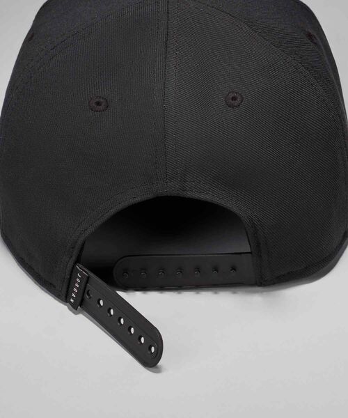 JORDAN BRAND(ジョーダンブランド)の「ジョーダン ジャンプマン プロ アジャスタブル キャップ / Jordan Jumpman Pro Adjustable Cap FV5296-010 Black(キャップ・メンズ・ブラック・L/XL/M/L/S/M)」の3枚目の写真