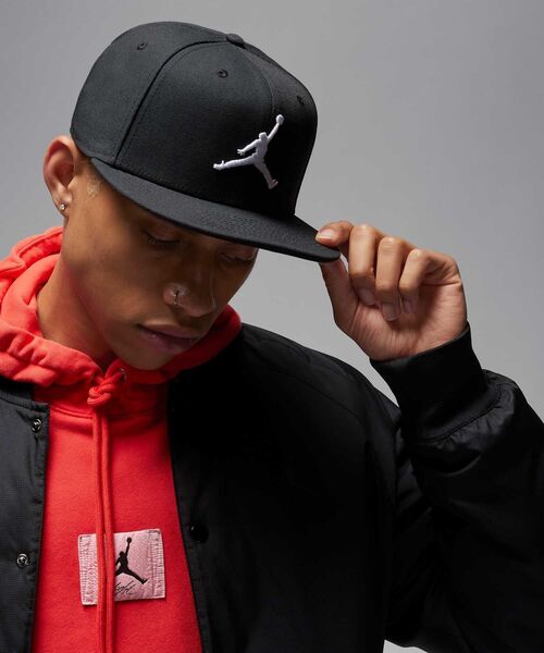 JORDAN BRAND(ジョーダンブランド)の「ジョーダン ジャンプマン プロ アジャスタブル キャップ / Jordan Jumpman Pro Adjustable Cap FV5296-010 Black(キャップ・メンズ・ブラック・L/XL/M/L/S/M)」の4枚目の写真