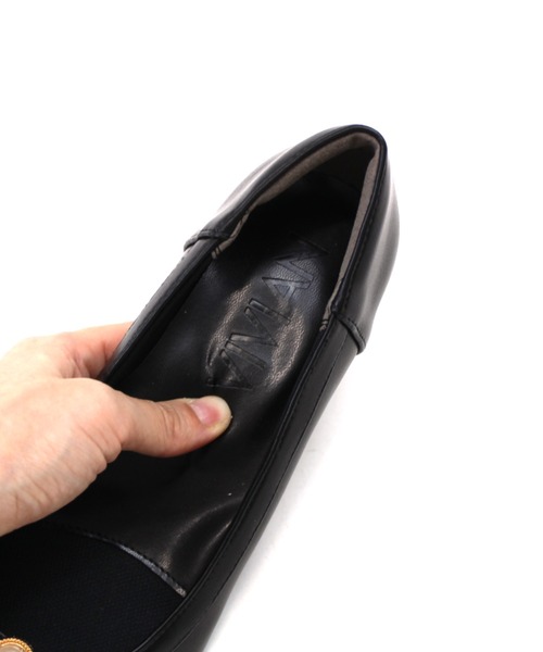 VIVIAN（ヴィヴィアン）の「履きごこちやみつき感激 ポインテッドトゥパールリボン5cmヒールパンプス（パンプス・レディース・ブラック×ブラック/ブラック系その他2/ホワイト×ホワイト・21.5/22/22.5/23/23.5/24/24.5/25/25.5/26）」の16枚目の写真