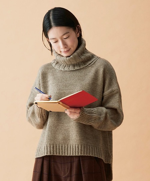 Sunny clouds（サニークラウズ）の「サニークラウズ　ちょいオフタートルセーター（ニット/セーター・レディース・ブルー/ブラック/ベージュ・M/L/LL）」の2枚目の写真