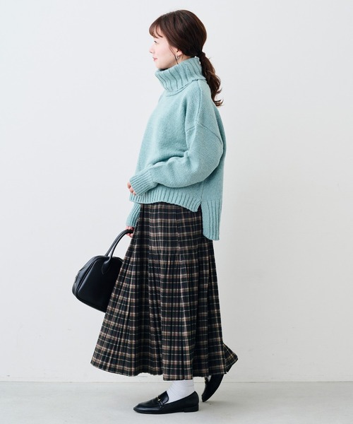 Sunny clouds（サニークラウズ）の「サニークラウズ　ちょいオフタートルセーター（ニット/セーター・レディース・ブルー/ブラック/ベージュ・M/L/LL）」の22枚目の写真