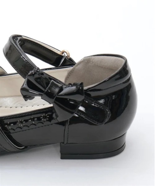 axes femme（アクシーズファム）の「クロスストラップパンプス（パンプス・キッズ・ブラック/ホワイト・X-LARGE/LARGE/MEDIUM）」の6枚目の写真