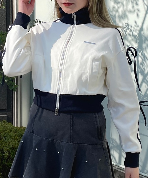 one way(ワンウェイ)の「袖リボントラックジャケット(その他アウター・レディース・ホワイト/ベージュ/ブラック・FREE)」の2枚目の写真