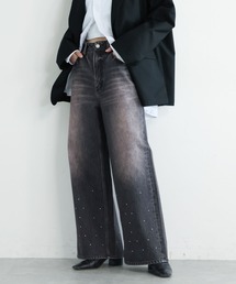 スタッズ」に該当するレディースのデニムパンツ（ブラック/黒色