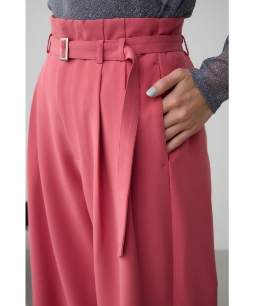 AZUL by moussy（アズールバイマウジー）の「ベルトタックワイドパンツ（スラックス・レディース・ライトベージュ/ピンク/ブラック・SMALL/MEDIUM）」の5枚目の写真