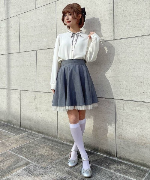 F i.n.t(フィント)の「はしごリボンスタンドカラーブラウス/ fint フィント(シャツ/ブラウス・レディース・ピンクベージュ/オフホワイト・FREE)」の3枚目の写真