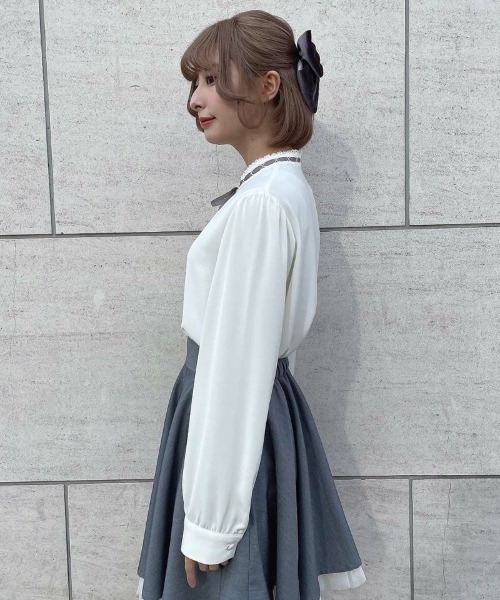 F i.n.t(フィント)の「はしごリボンスタンドカラーブラウス/ fint フィント(シャツ/ブラウス・レディース・ピンクベージュ/オフホワイト・FREE)」の8枚目の写真