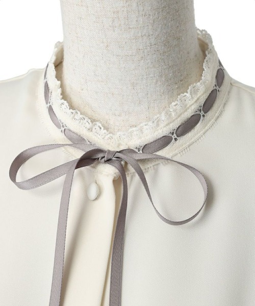 F i.n.t(フィント)の「はしごリボンスタンドカラーブラウス/ fint フィント(シャツ/ブラウス・レディース・ピンクベージュ/オフホワイト・FREE)」の19枚目の写真