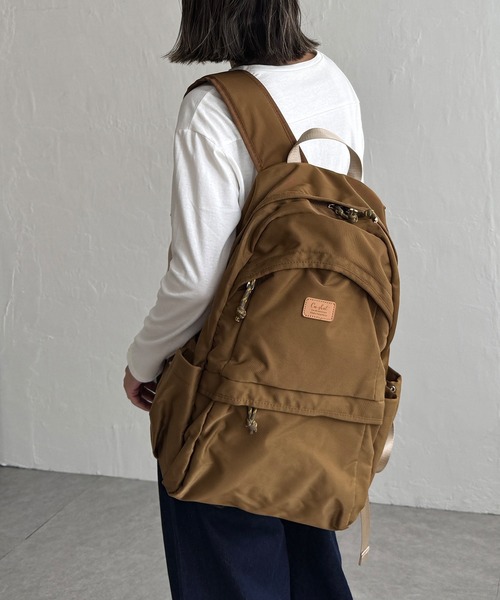 LBC(エルビーシー)の「10ポケットBIGリュック(バックパック/リュック・レディース・グレイッシュベージュ/ブラック/キャメル/ブルー系その他/カーキ・FREE)」の5枚目の写真